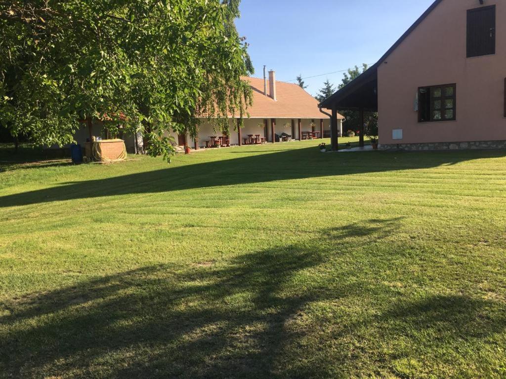 Vadaspuszta Vendeghaz Pensión