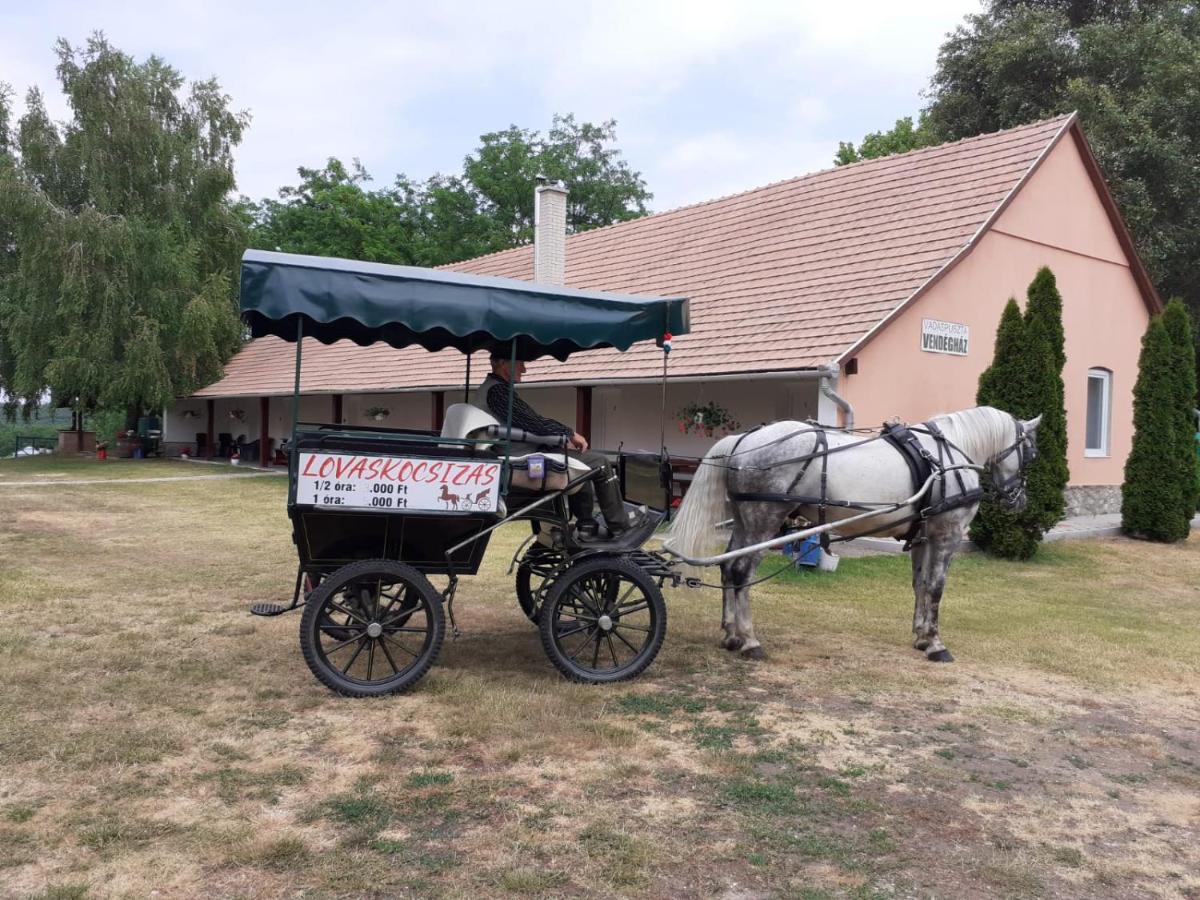 Vadaspuszta Vendeghaz *